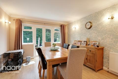 27 Moretons, Galleywood, Chelmsford, CM2 8RG