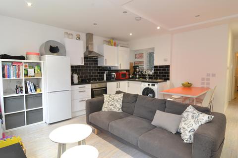 2 bedroom apartment to rent - Munster Road, London, UK, SW6