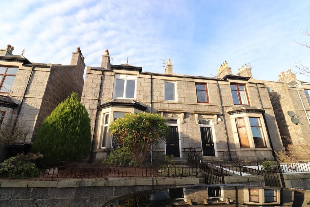 Abergeldie Terrace, Ground Floor, AB10 2 bed ground floor flat £700 pcm (£162 pw)