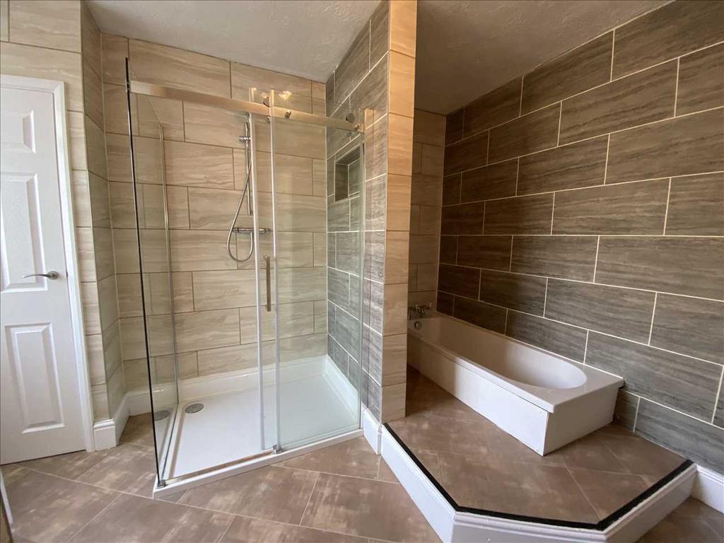 Large Shower Room