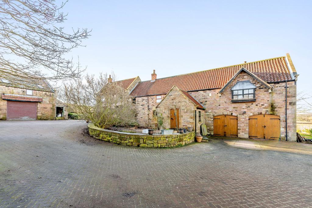 Royds Moor, Whiston, Rotherham 4 bed barn conversion £650,000