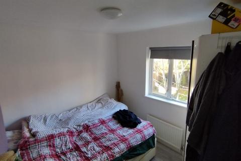 2 bedroom house to rent, Lee Road, Mill Hill, Finchley,, NW7