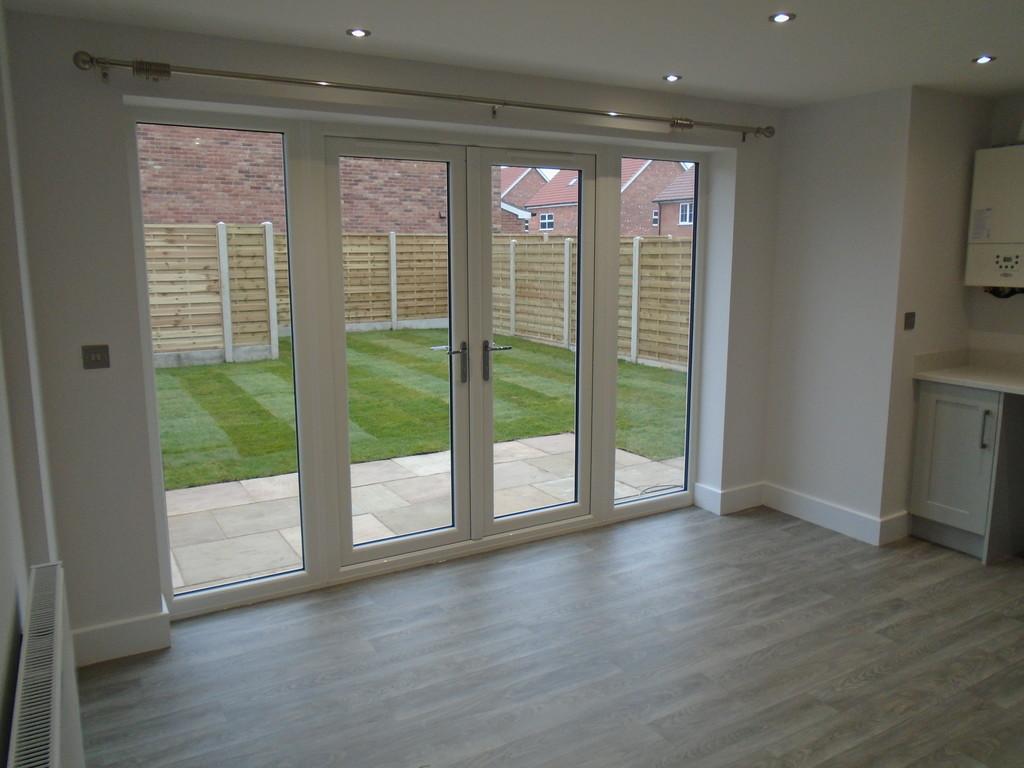 Appledore Crescent 3 bed semidetached house to rent £800 pcm (£185 pw)