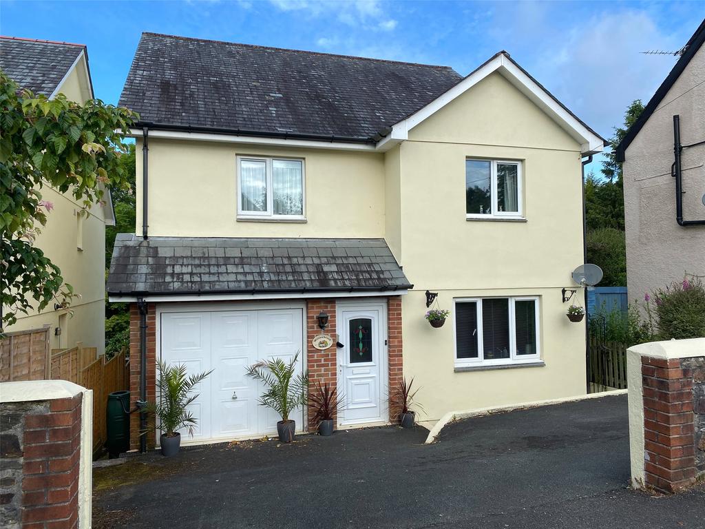 Roydon Road, Launceston, Cornwall, PL15 4 bed detached house £355,000