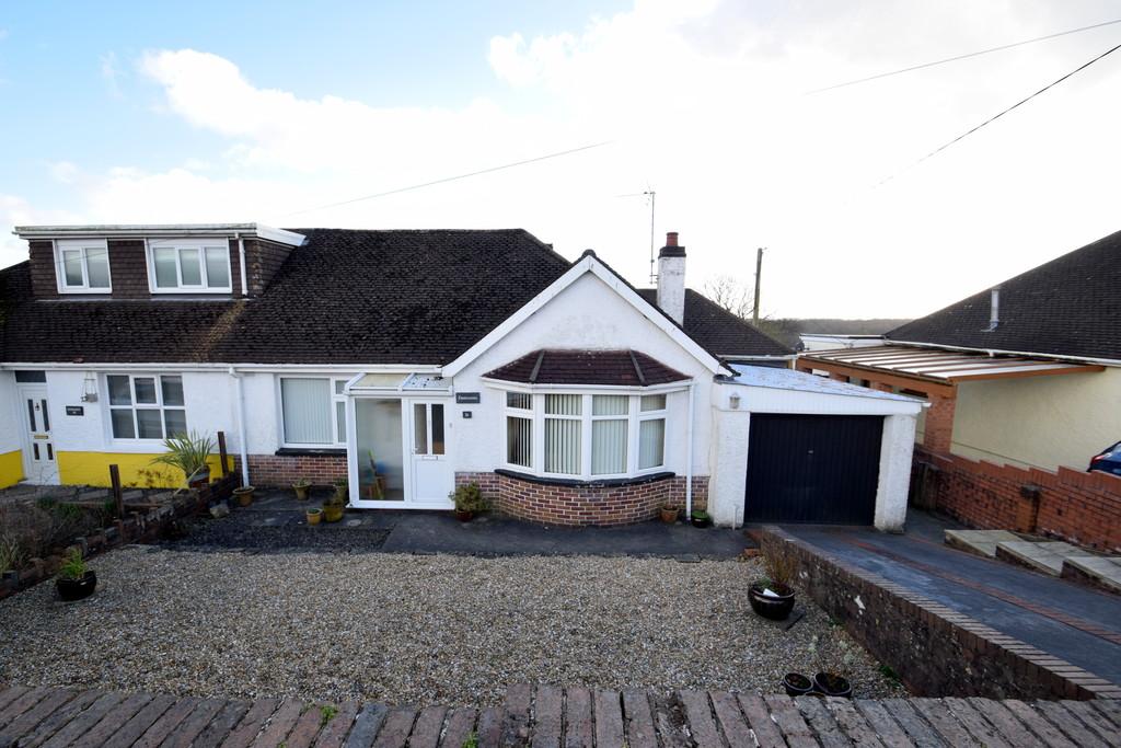Green Acres, 31 Hillcrest, PenyFai... 3 bed semidetached bungalow