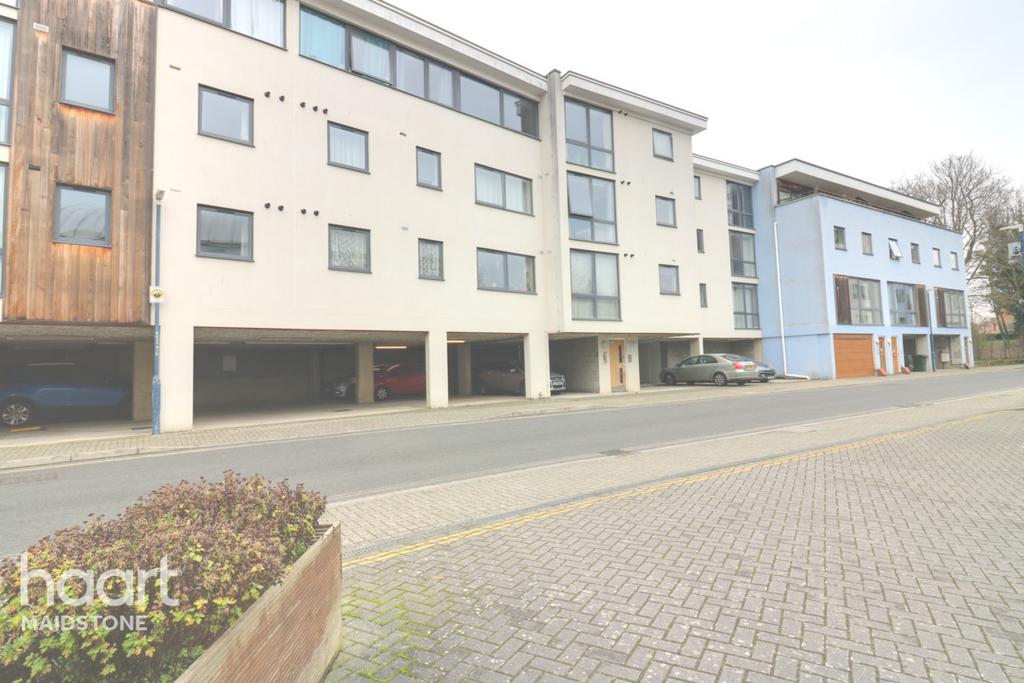 Clifford Way, Maidstone 1 bed apartment £175,000