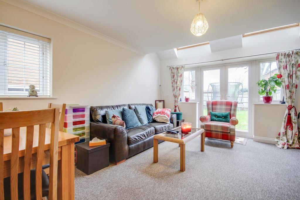 Phillips Close, Wokingham 2 bed semidetached house £435,000