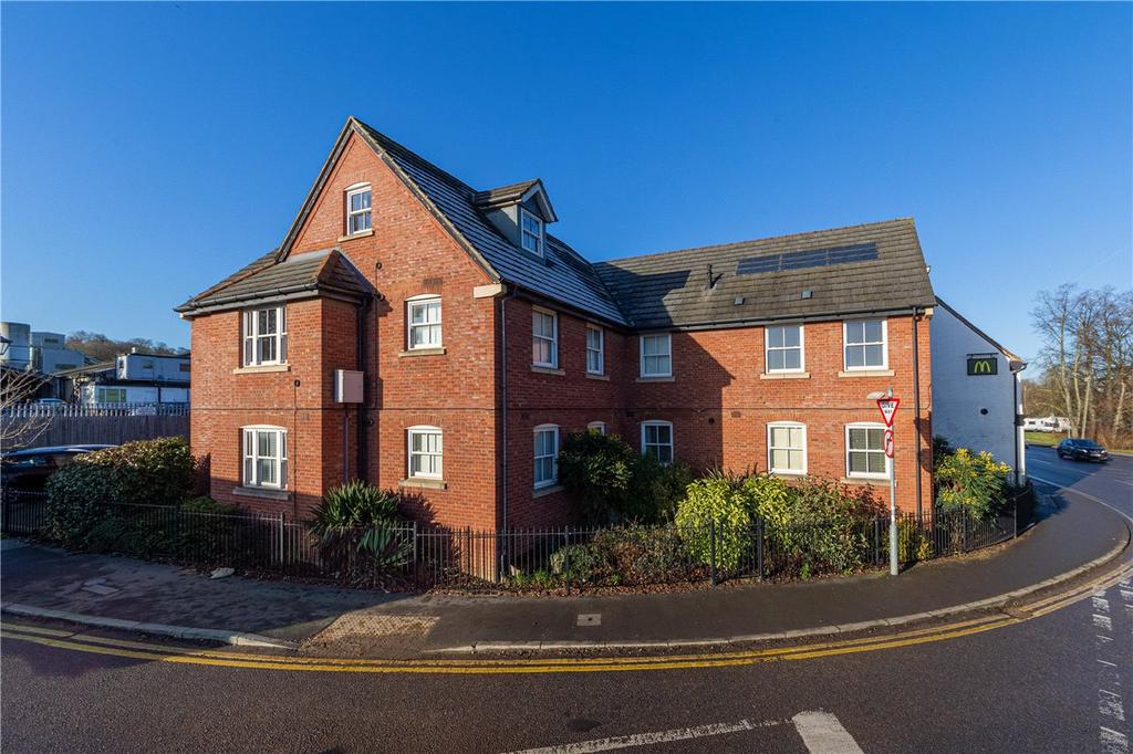 Featherbed Lane, Hemel Hempstead... 1 bed flat £950 pcm (£219 pw)