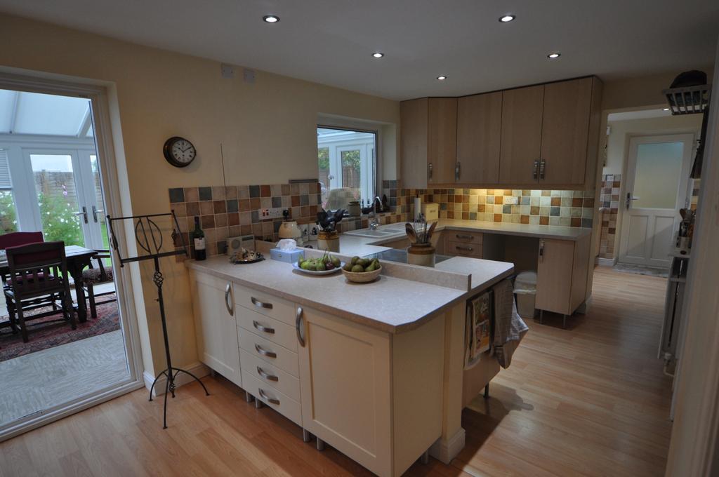 Higher Green, South Brent, Devon, TQ10 4 bed detached house £400,000