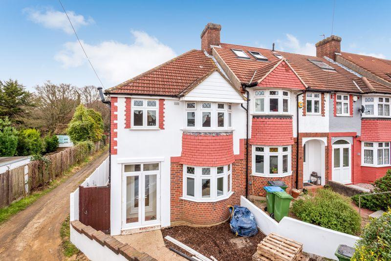 Castlewood Drive, London SE9 1NF 3 bed end of terrace house for sale