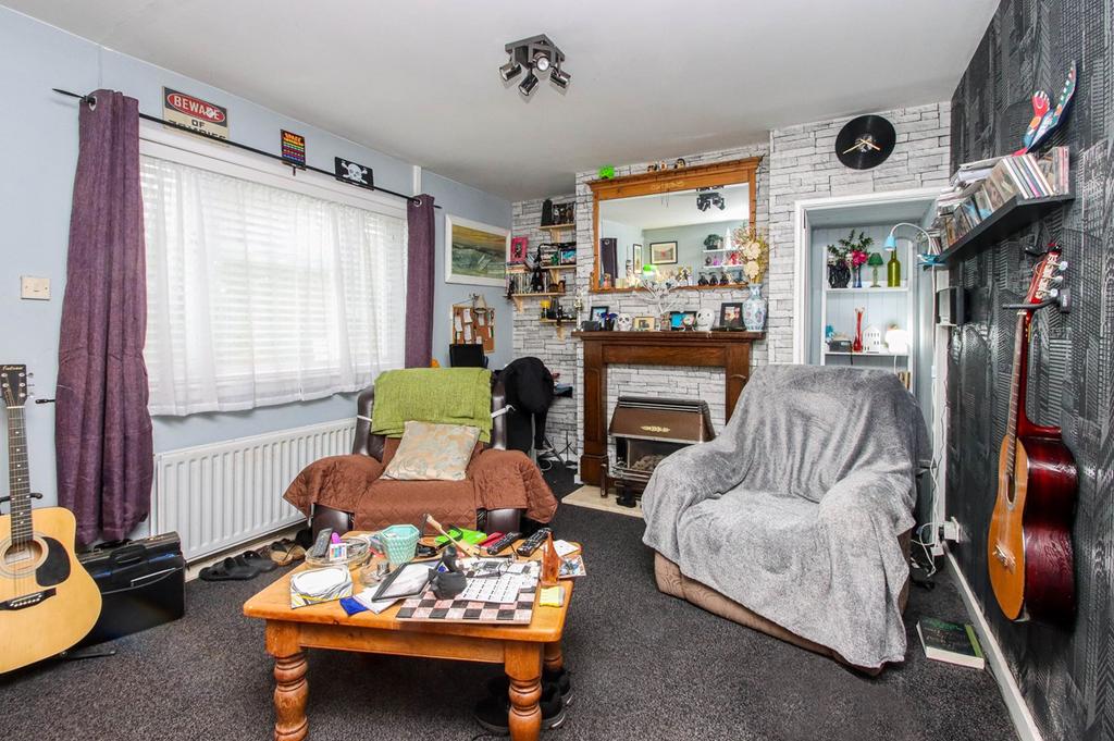 Moss Lane, Partington, Manchester, M31 3 bed semidetached house £120,000