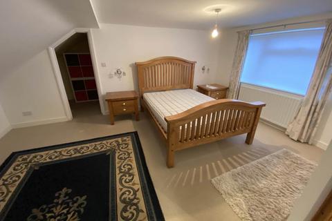 4 bedroom semi-detached bungalow to rent - Old Gloucester Road, Hambrook, Bristol