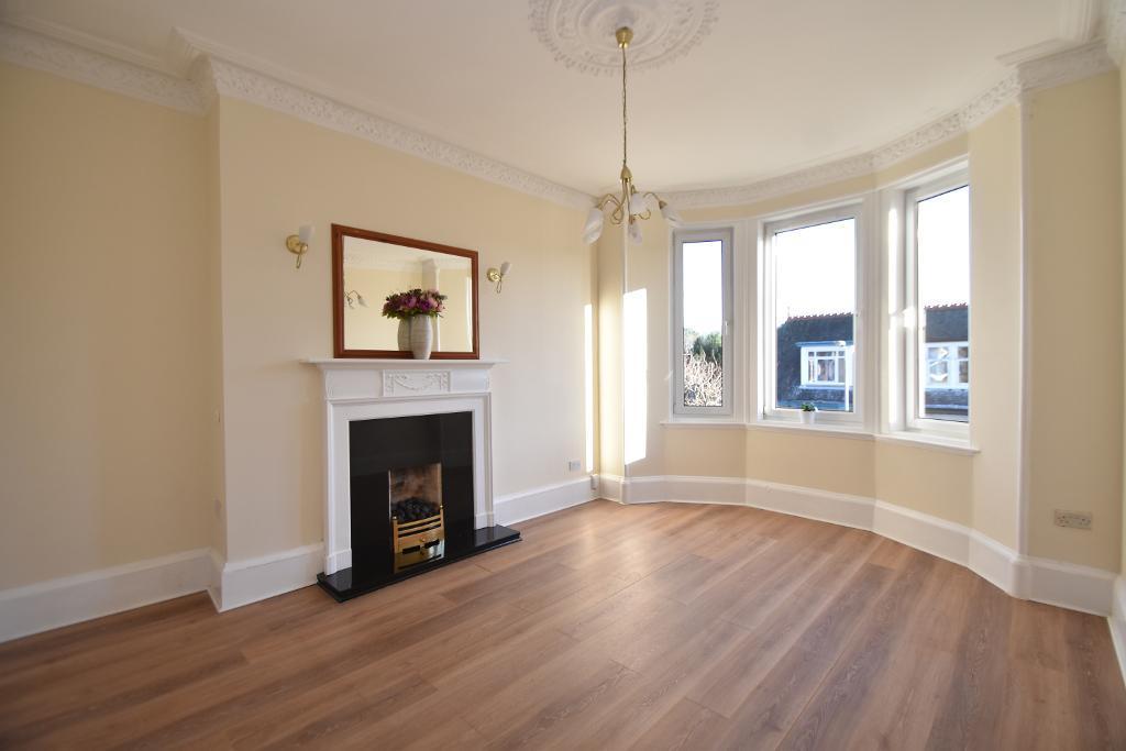 Woodhead Avenue, Kirkintilloch, G66 3DL 2 bed flat £135,000