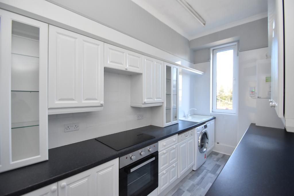 Woodhead Avenue, Kirkintilloch, G66 3DL 2 bed flat £135,000