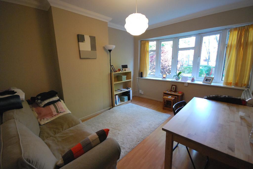 Everett Court, Withington... 1 bed flat £700 pcm (£162 pw)