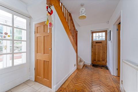 19 Brookland Hill, London, NW11 6DU