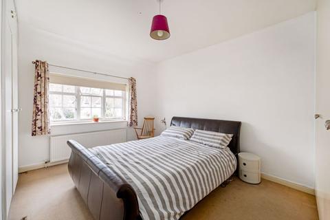 19 Brookland Hill, London, NW11 6DU