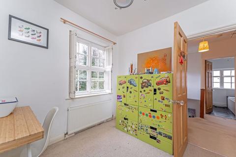 19 Brookland Hill, London, NW11 6DU