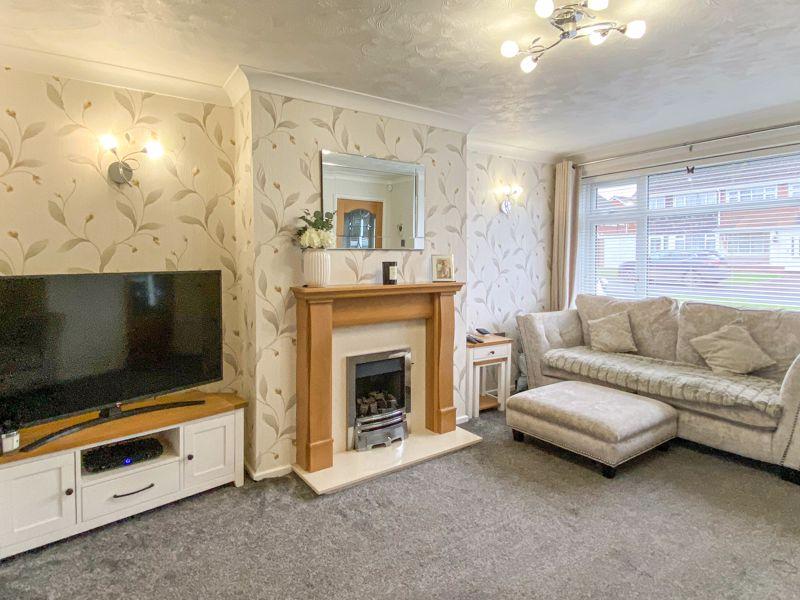 Newbury Close, Great Wyrley, WS6 6DF 3 bed semidetached house £260,000