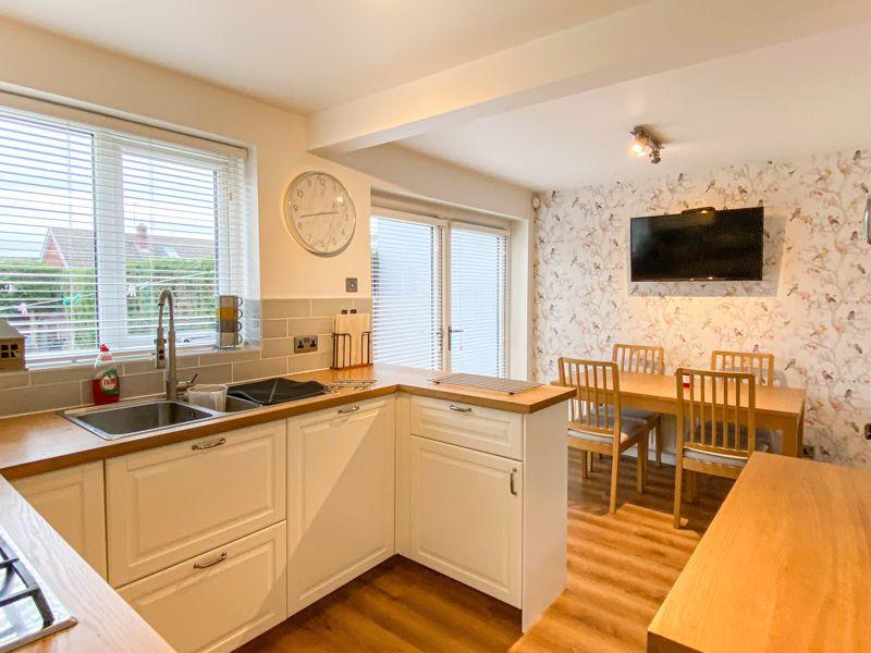 Newbury Close, Great Wyrley, WS6 6DF 3 bed semidetached house £260,000