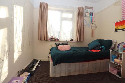 14 Wickstead Avenue, Luton, LU4 9DP