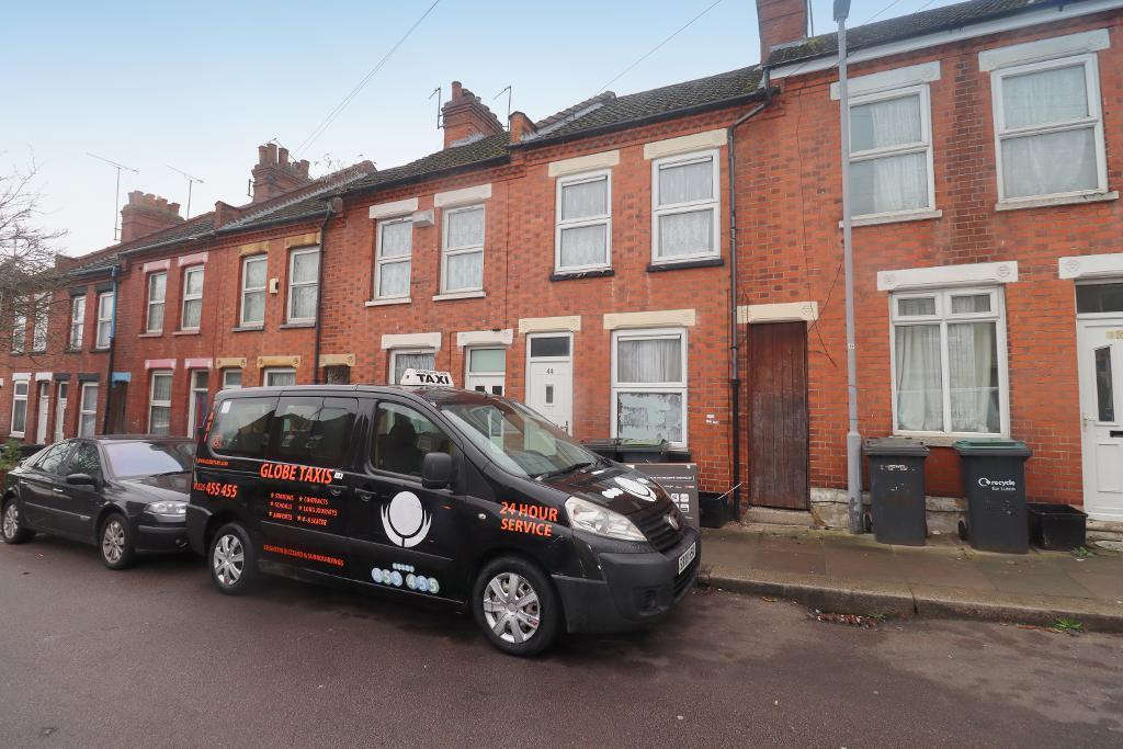 Warwick Road West, Bury Park, Luton, Bedfordshire, LU4 8BJ 2 bed