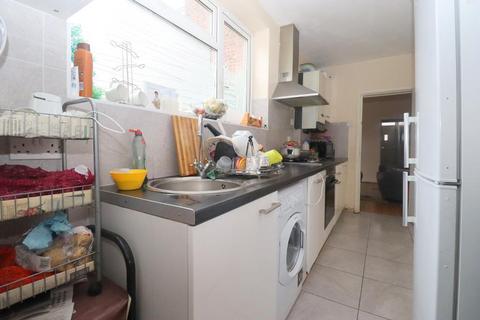 2 bedroom terraced house for sale, Warwick Road West, Bury Park, Luton, Bedfordshire, LU4 8BJ