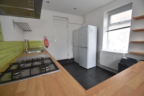 5 bedroom end of terrace house to rent - Flora Street, Cathays,