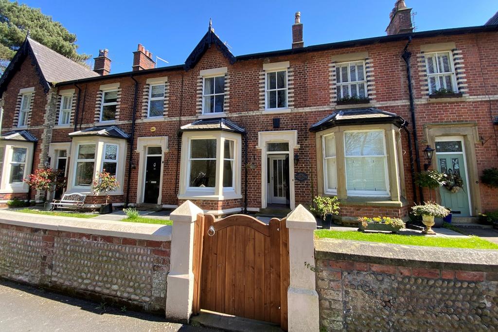 Talbot Terrace, Lytham St Annes, FY8 3 bed terraced house £1,400 pcm