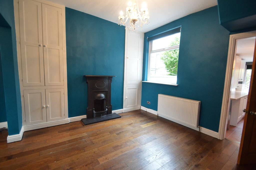 Darley Street, Sale, M33 2 bed terraced house £1,200 pcm (£277 pw)