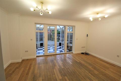 8 Caspian Way, Purfleet-on-thames, RM19 1LE