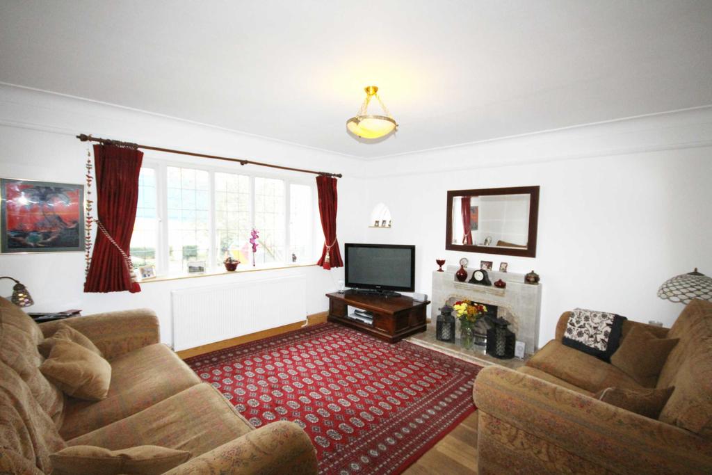 East View, Hertfordshire, EN5 4 bed detached house £1,175,000