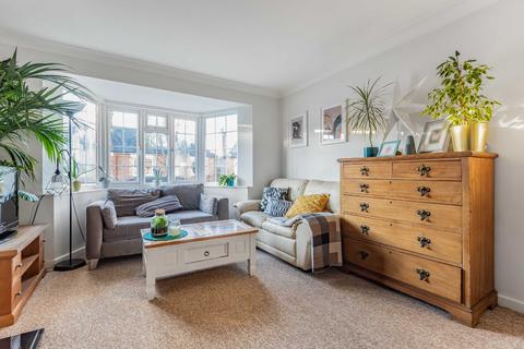 4 Braddon Court, Barnet, EN5 4EP