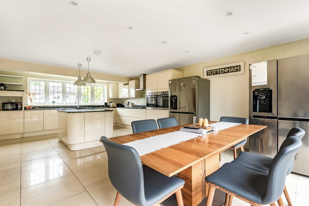 Starling Lane, Cuffley, Hertfordshire, EN6 5 bed detached house £