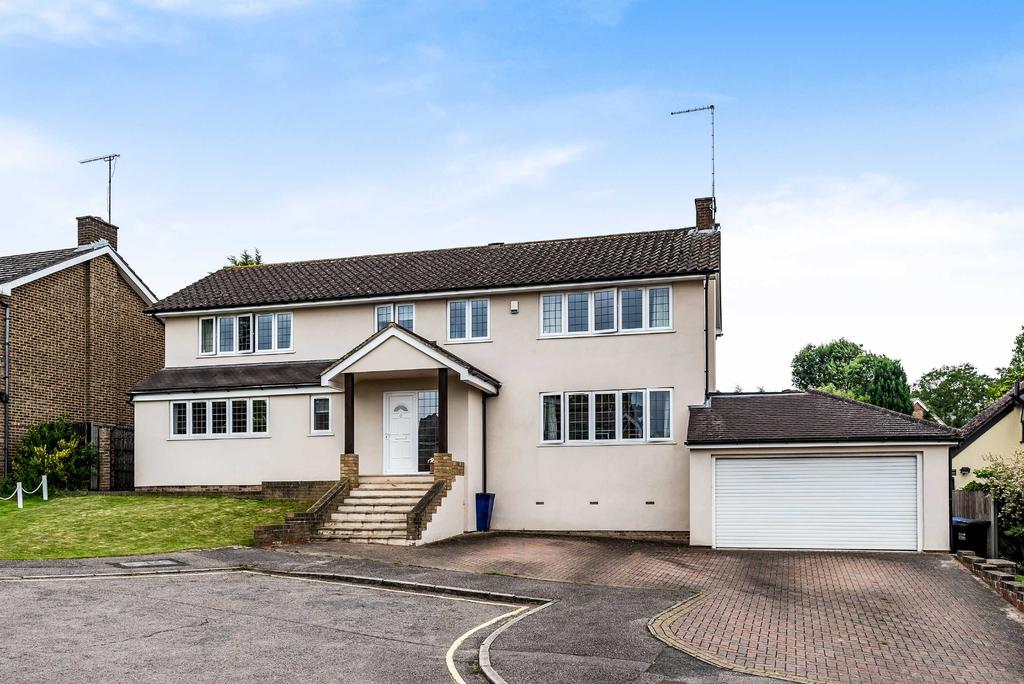 Starling Lane, Cuffley, Hertfordshire, EN6 5 bed detached house £