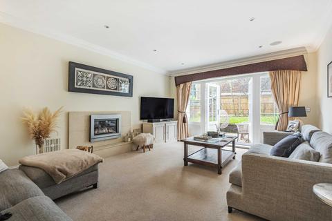 33 Parkgate Crescent, Barnet, EN4 0NW