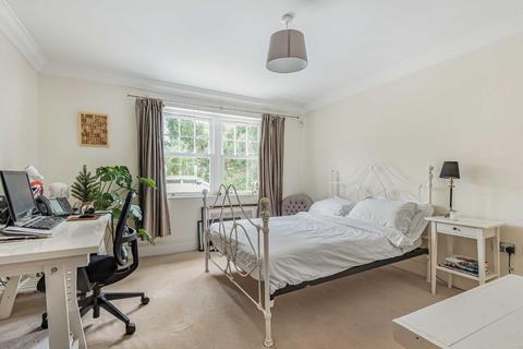 33 Parkgate Crescent, Barnet, EN4 0NW