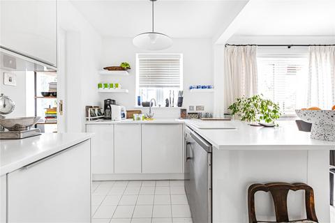 12 Cheriton Close, Barnet, EN4 9TX