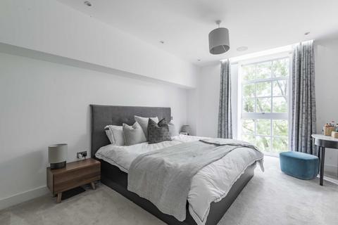 3 bedroom apartment to rent, Hadley Road, Enfield, Middlesex, EN2