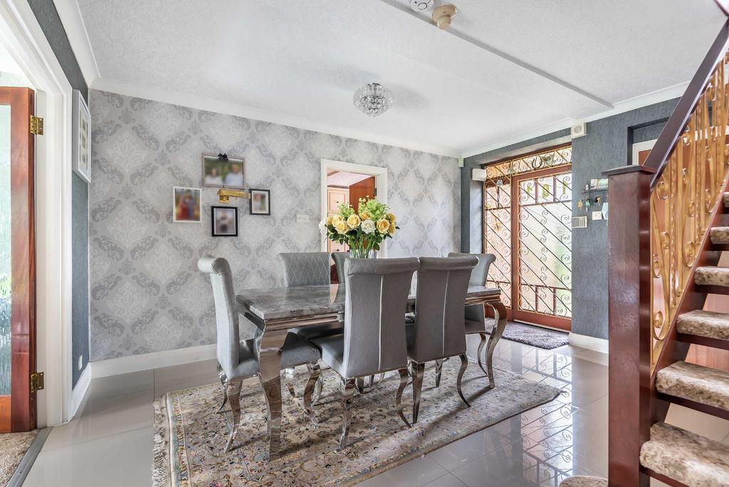 Laurel Way, Totteridge, London, N20 4 bed bungalow £1,400,000