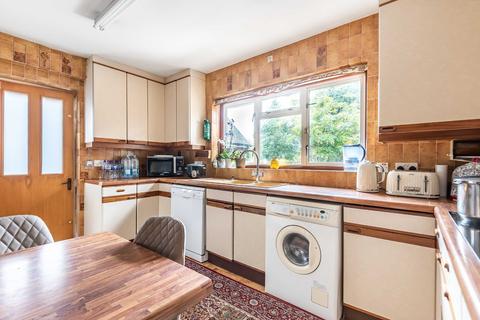 101 Laurel Way, London, N20 8HT