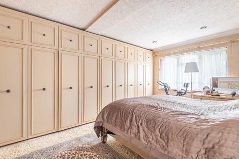 101 Laurel Way, London, N20 8HT