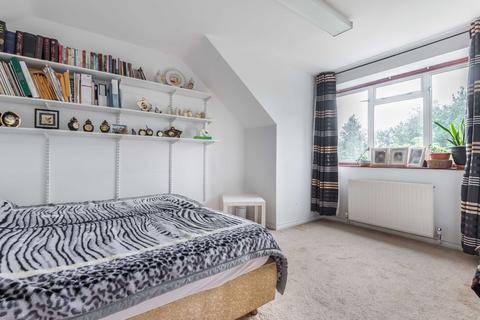 101 Laurel Way, London, N20 8HT