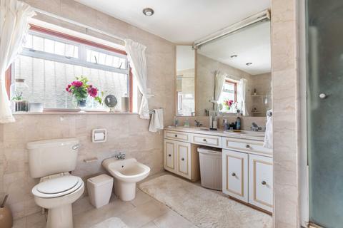 101 Laurel Way, London, N20 8HT