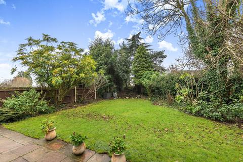 101 Laurel Way, London, N20 8HT