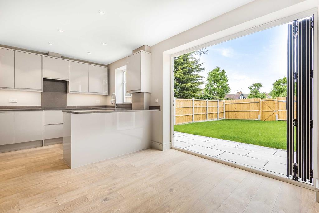 Mayfield Avenue, North Finchley, London, N12 3 bed terraced house £