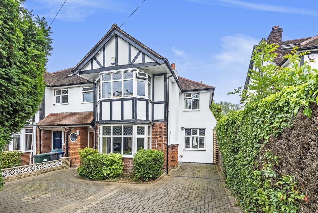 Longland Drive, Totteridge, London, N20 4 bed semidetached house £