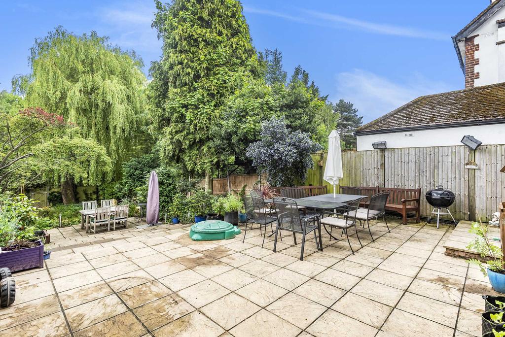 Longland Drive, Totteridge, London, N20 4 bed semidetached house £