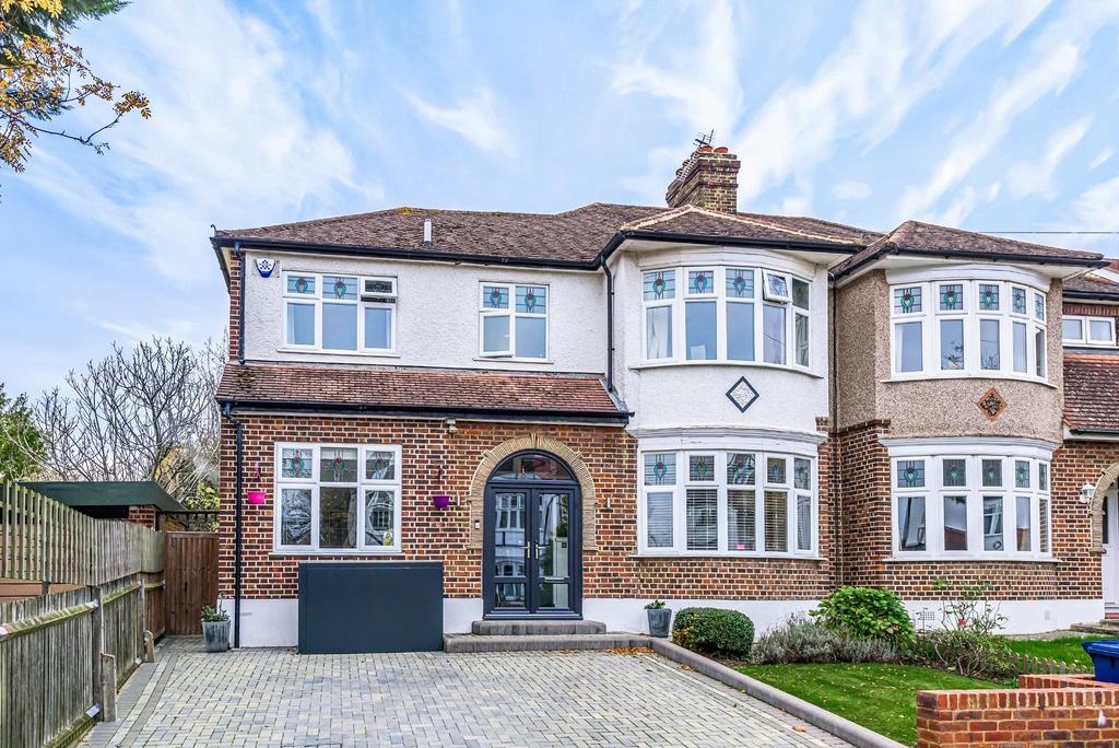 Ventnor Drive, Totteridge, London, N20 4 bed house £1,500,000