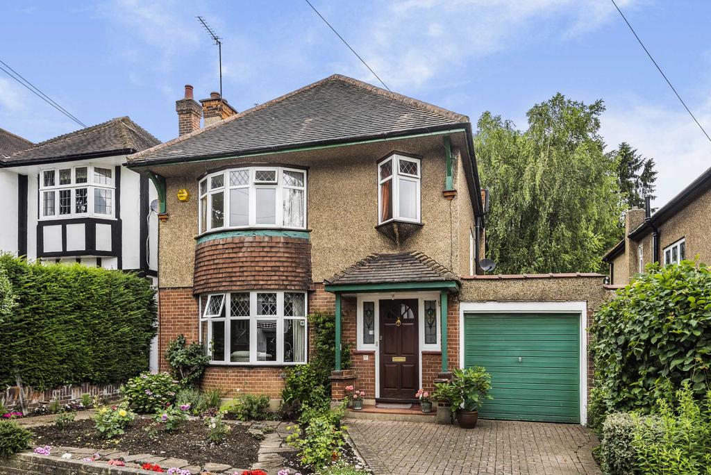 West Hill Way, Totteridge, London, N20 4 bed detached house £1,250,000